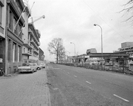55018 Gezicht op de Catharijnesingel te Utrecht met rechts de in aanbouw zijnde Radboudtraverse.